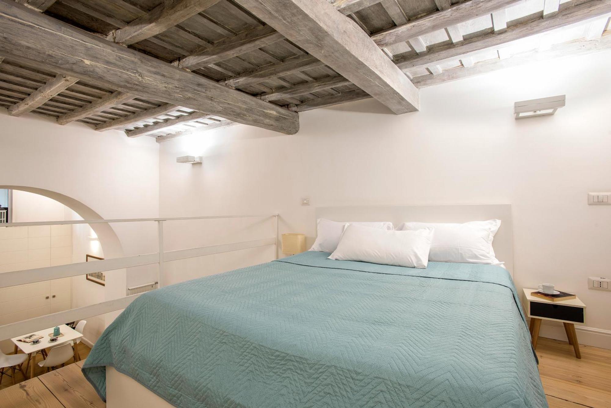 Apartment Holidays Teatro Pace Rome